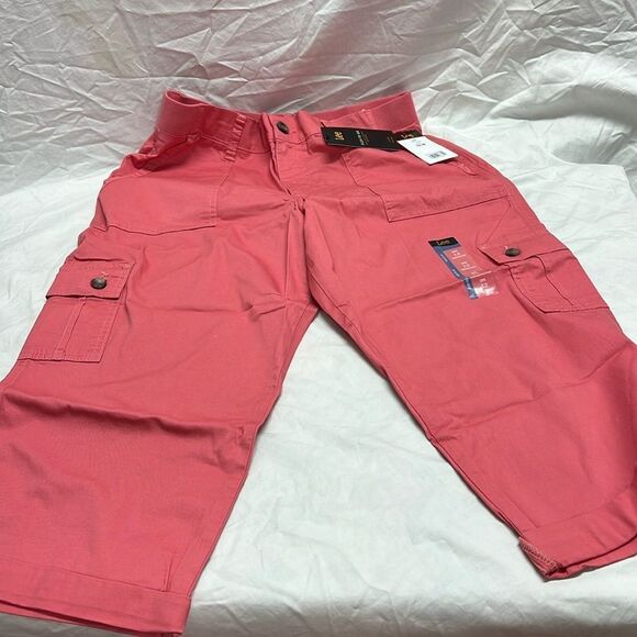 Capris mid rise flex waistband - Picture 1 of 14
